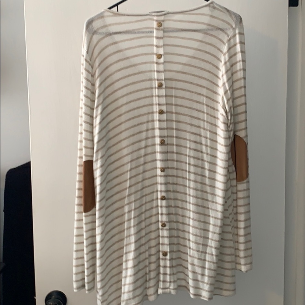 Button Back top
